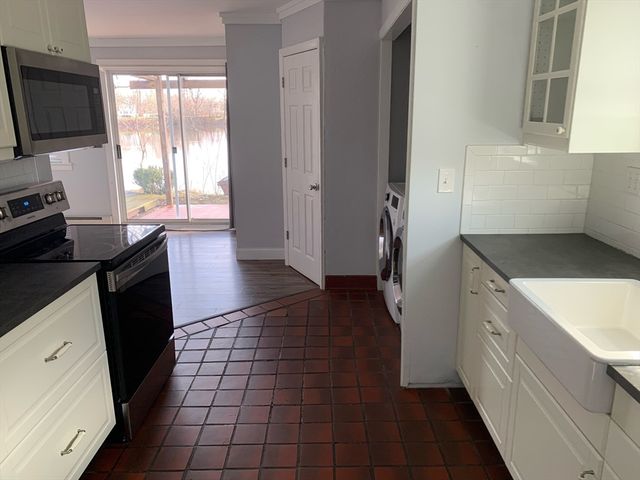 140 Riverbank Rd, Northampton, MA 01060