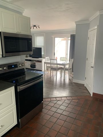 140 Riverbank Rd, Northampton, MA 01060