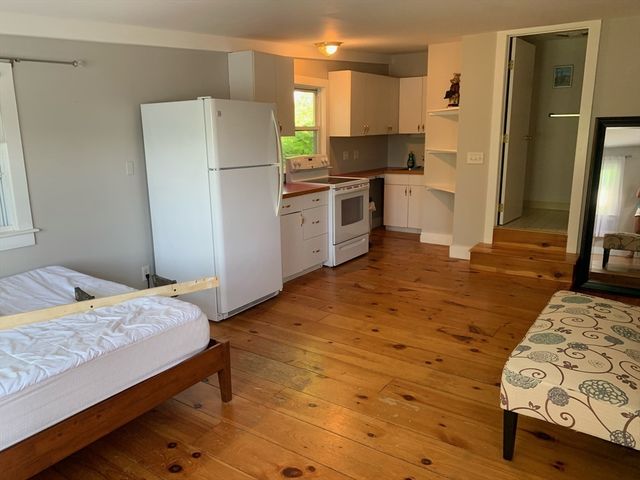 140 Riverbank Rd, Northampton, MA 01060