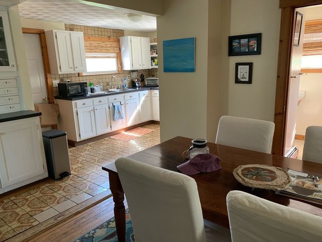 140 Riverbank Rd, Northampton, MA 01060
