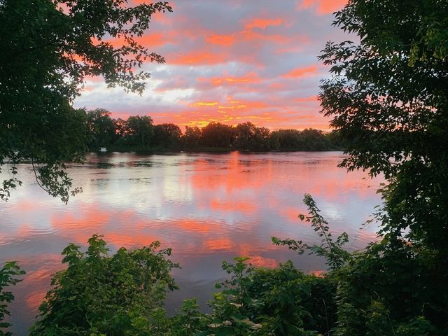 140 Riverbank Rd, Northampton, MA 01060