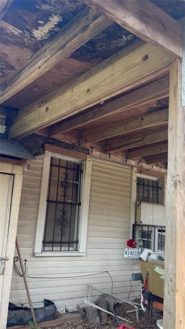 241 Owens Street, Houston, TX 77029