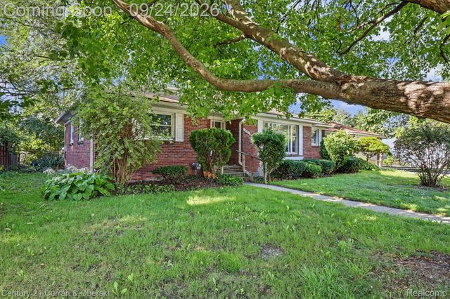 22300 Lanse Street, St. Clair Shores, MI 48081