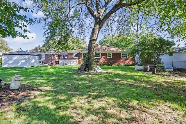 22300 Lanse Street, St. Clair Shores, MI 48081