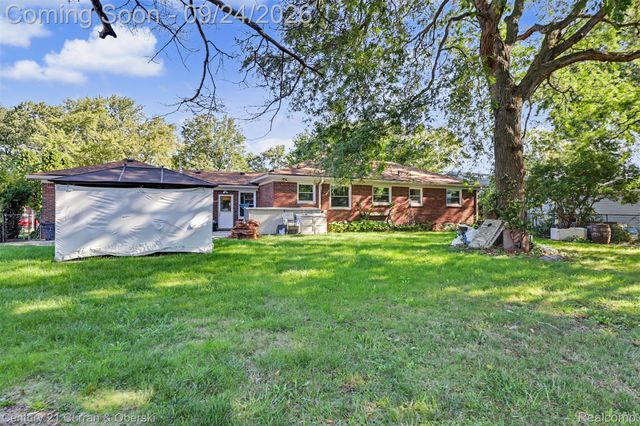 22300 Lanse Street, St. Clair Shores, MI 48081