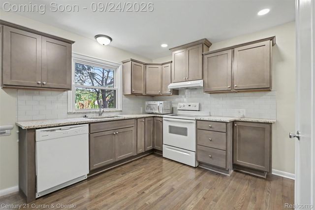 22300 Lanse Street, St. Clair Shores, MI 48081