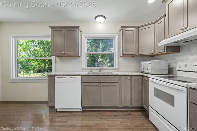 22300 Lanse Street, St. Clair Shores, MI 48081