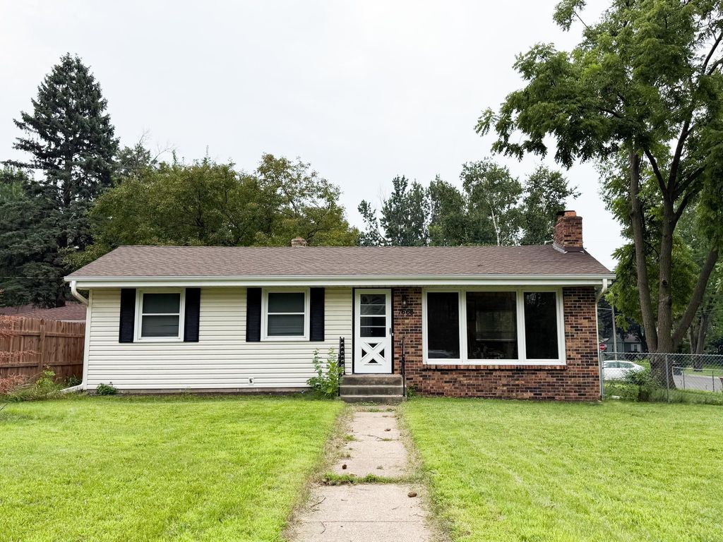 1666 Laurie Road E, Maplewood, MN 55109