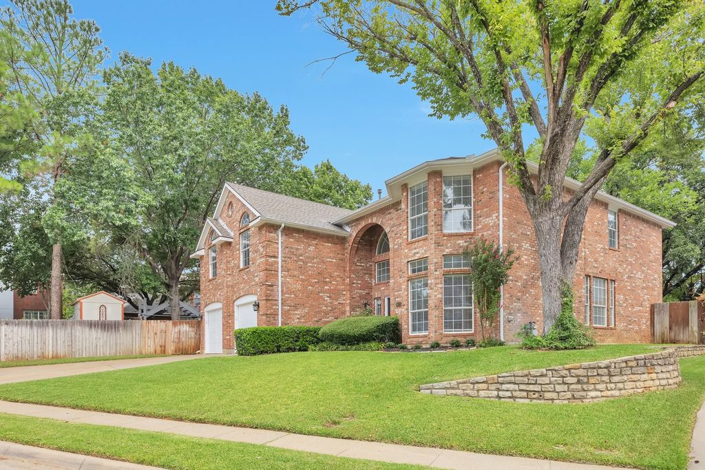 3825 Misty Glen Court, Bedford, TX 76021