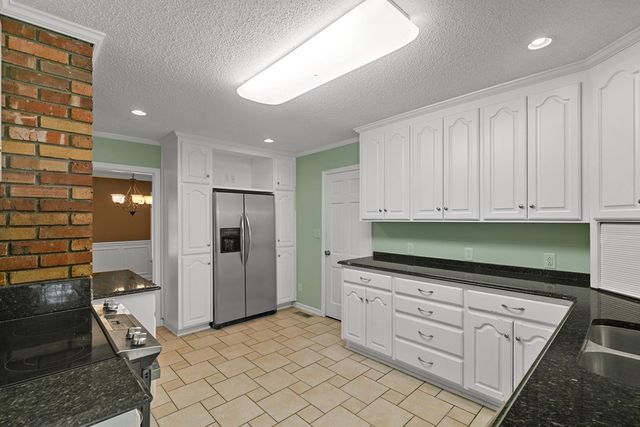 2000 Deerpath, Dothan, AL 36303