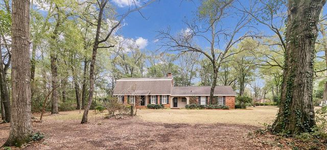 2000 Deerpath, Dothan, AL 36303