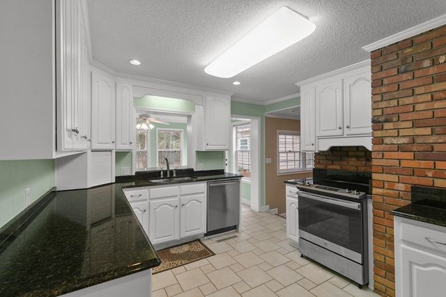 2000 Deerpath, Dothan, AL 36303