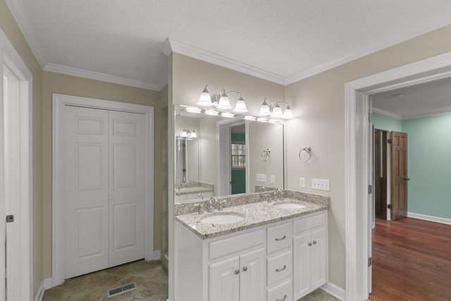 2000 Deerpath, Dothan, AL 36303