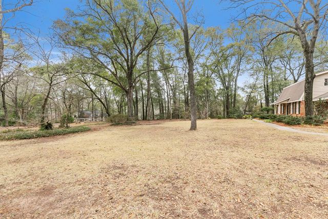 2000 Deerpath, Dothan, AL 36303