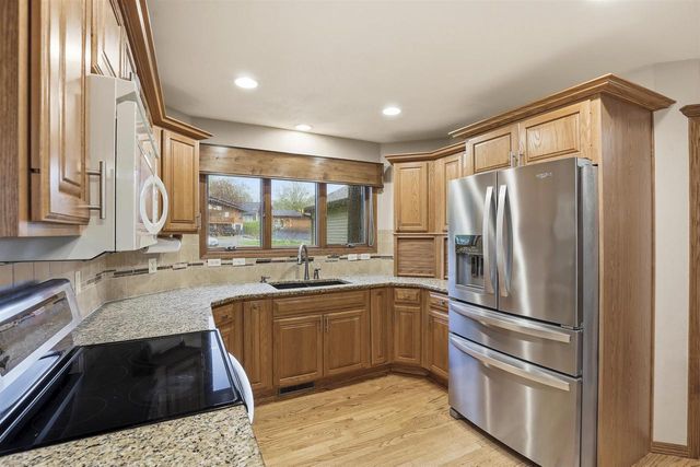 W5472 EDELWEISS COURT, Appleton, WI 54913