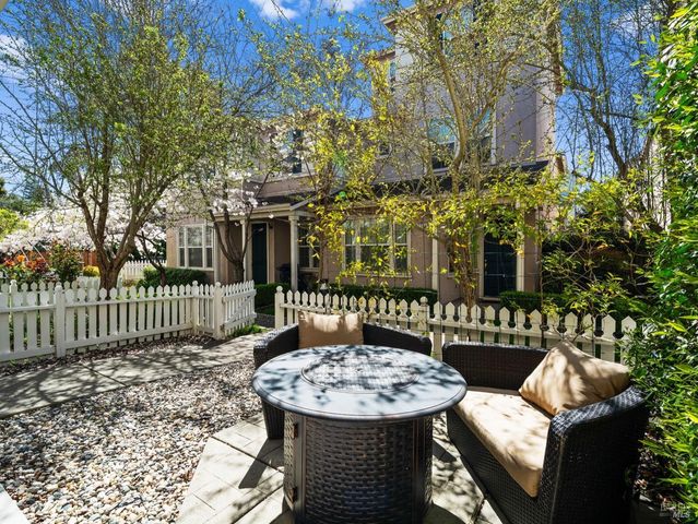 2035 Aristides Ct, Napa, CA 94559