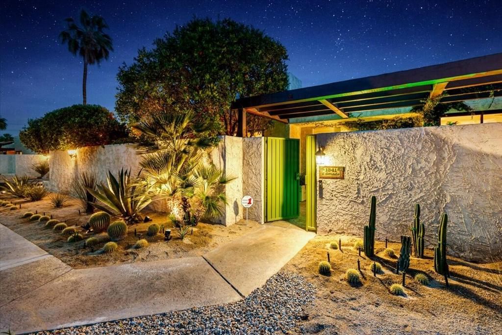 Image 3 of property listing at 1341 E Amado Road, Palm Springs, CA 92262