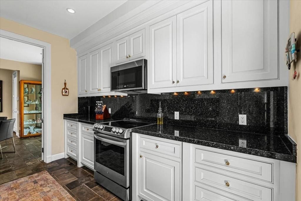 Image 31 of property listing at 1341 E Amado Road, Palm Springs, CA 92262