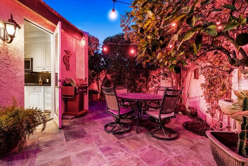 Image 6 of property listing at 1341 E Amado Road, Palm Springs, CA 92262