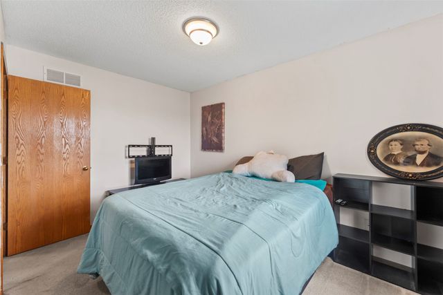 2439 SE 18th Court, Des Moines, IA 50320