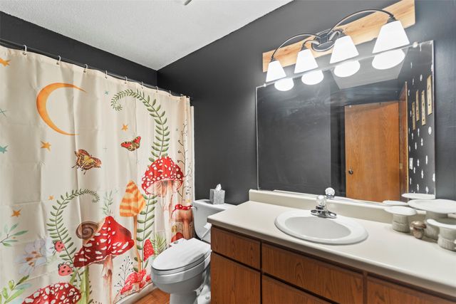 2439 SE 18th Court, Des Moines, IA 50320