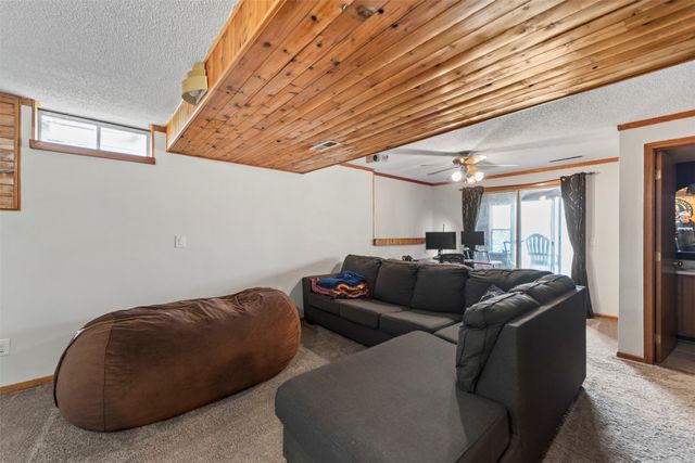 2439 SE 18th Court, Des Moines, IA 50320