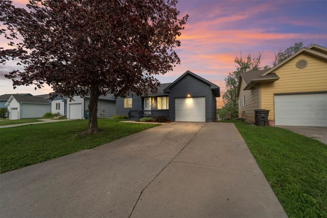 2439 SE 18th Court, Des Moines, IA 50320