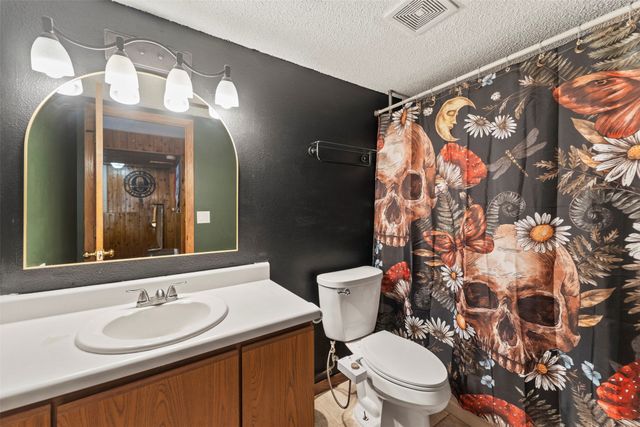 2439 SE 18th Court, Des Moines, IA 50320