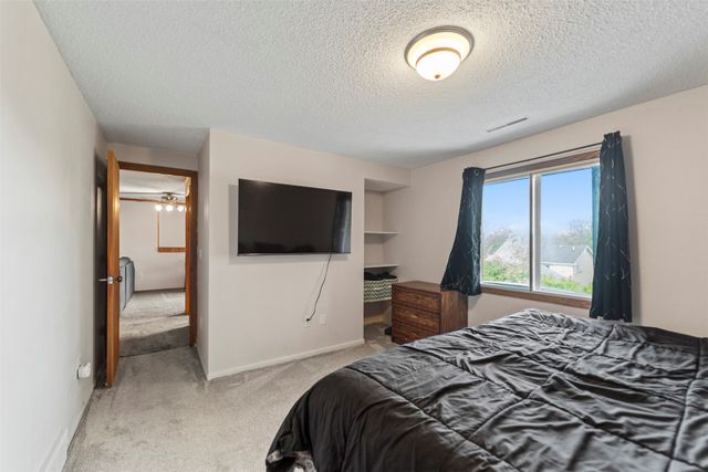 2439 SE 18th Court, Des Moines, IA 50320