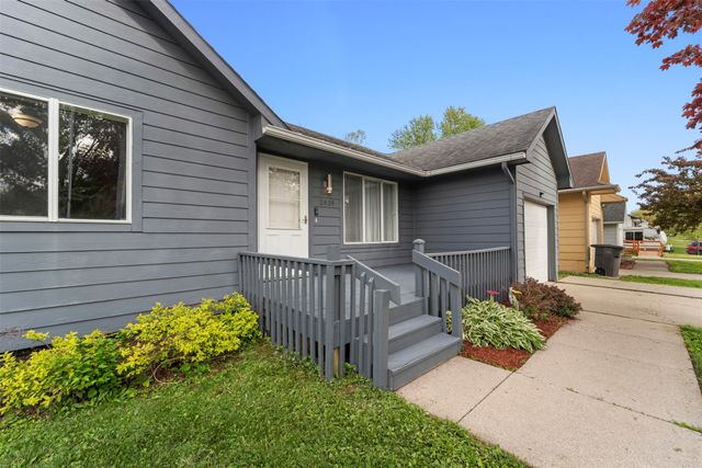 2439 SE 18th Court, Des Moines, IA 50320
