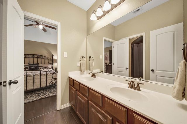 5 Copper Cove, Conroe, TX 77304