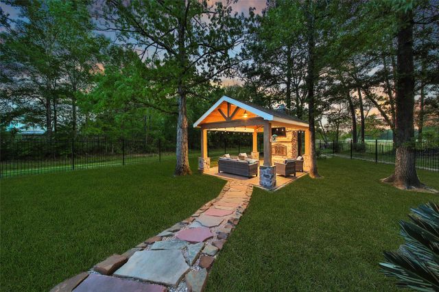 5 Copper Cove, Conroe, TX 77304