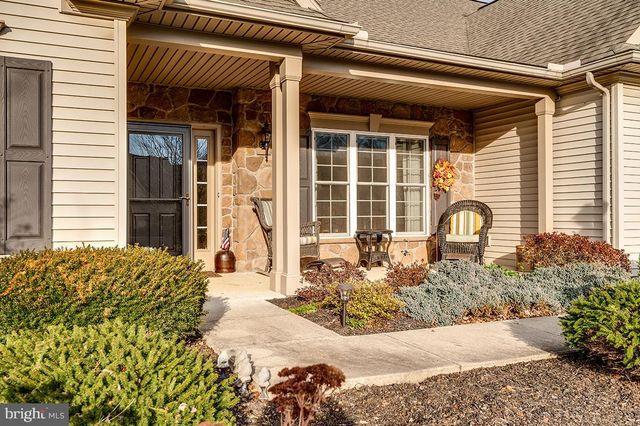 45 WINTERBERRY LN, Womelsdorf, PA 19567