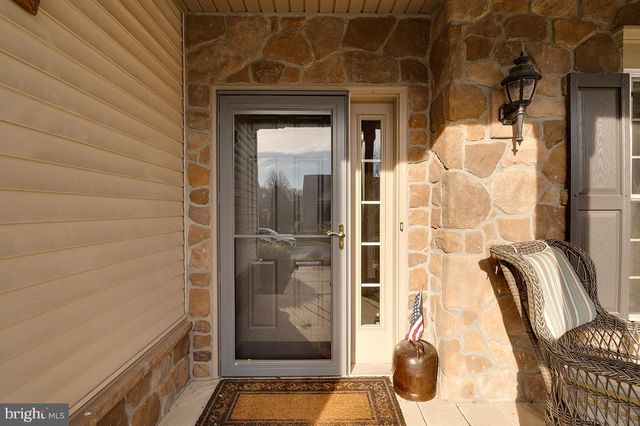 45 WINTERBERRY LN, Womelsdorf, PA 19567