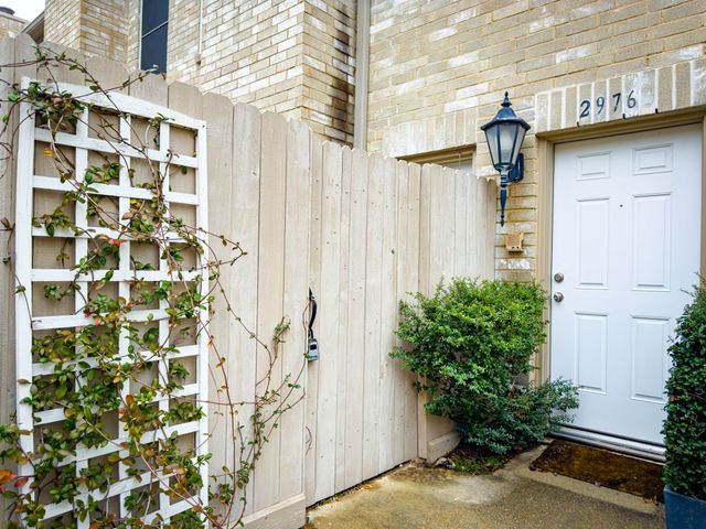 2976 Holly Hall Street 2976, Houston, TX 77054