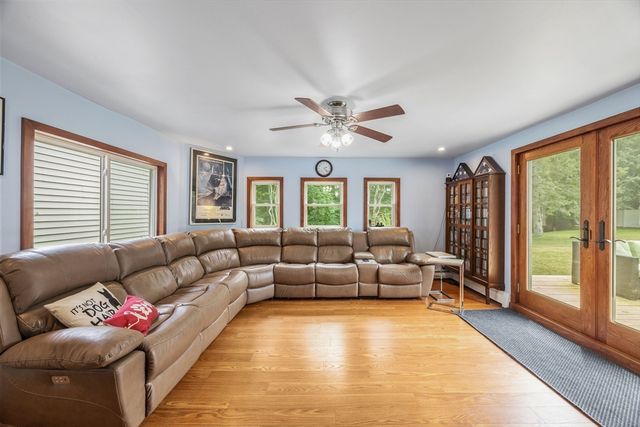845 Middleboro Ave, Taunton, MA 02718