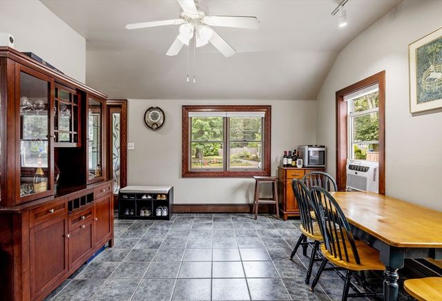 845 Middleboro Ave, Taunton, MA 02718