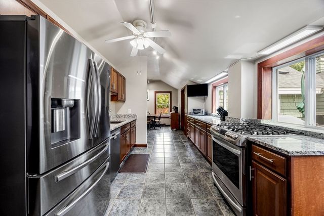845 Middleboro Ave, Taunton, MA 02718