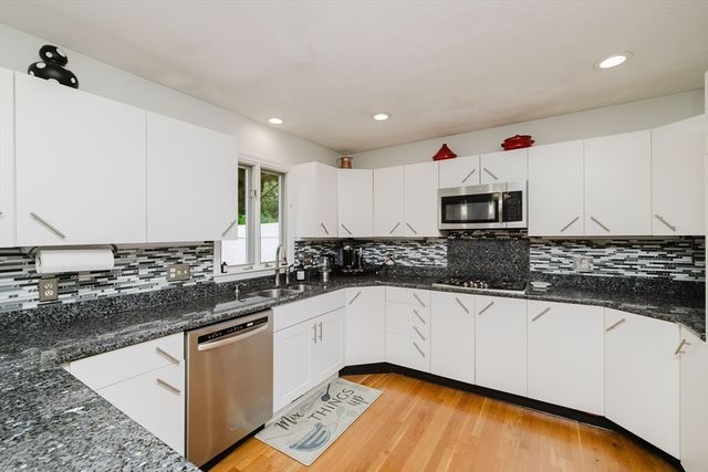 18 White Sisters Way, Canton, MA 02021