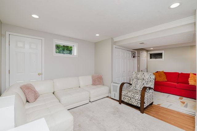18 White Sisters Way, Canton, MA 02021