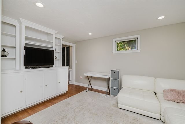 18 White Sisters Way, Canton, MA 02021