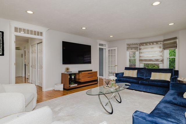 18 White Sisters Way, Canton, MA 02021