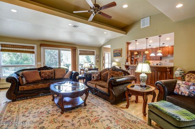 884 Breezy Oaks Drive, Toms River, NJ 08753