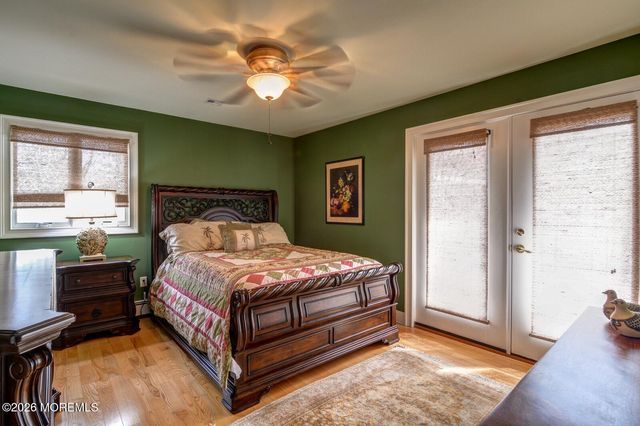 884 Breezy Oaks Drive, Toms River, NJ 08753