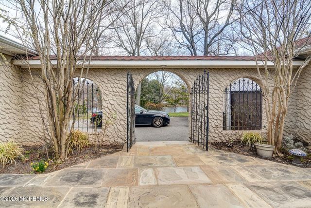 884 Breezy Oaks Drive, Toms River, NJ 08753