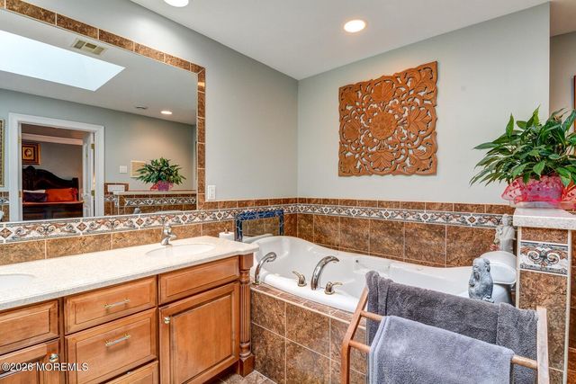 884 Breezy Oaks Drive, Toms River, NJ 08753