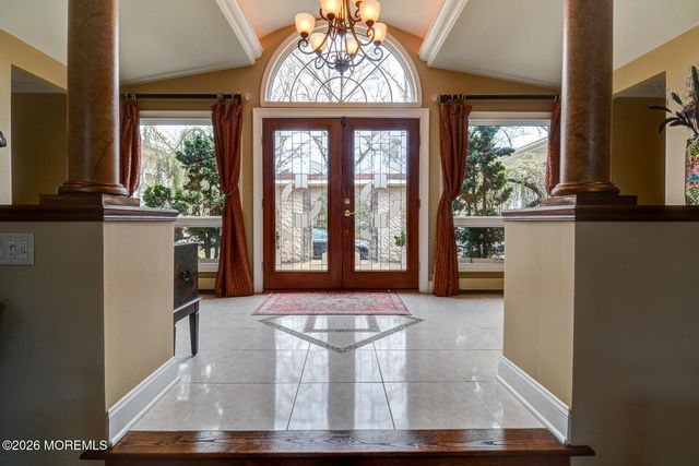 884 Breezy Oaks Drive, Toms River, NJ 08753