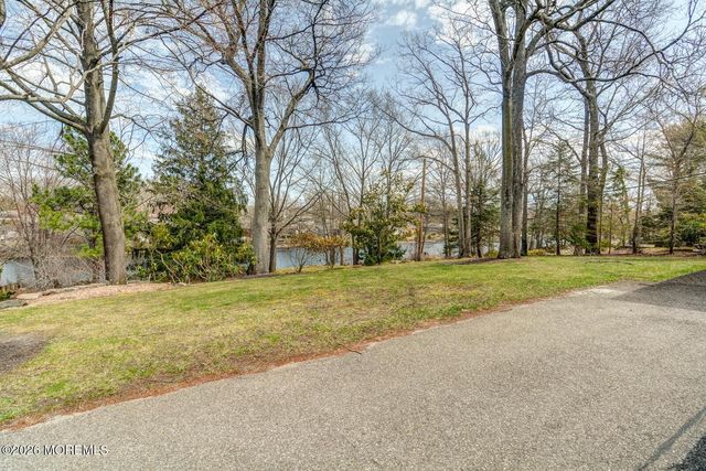 884 Breezy Oaks Drive, Toms River, NJ 08753