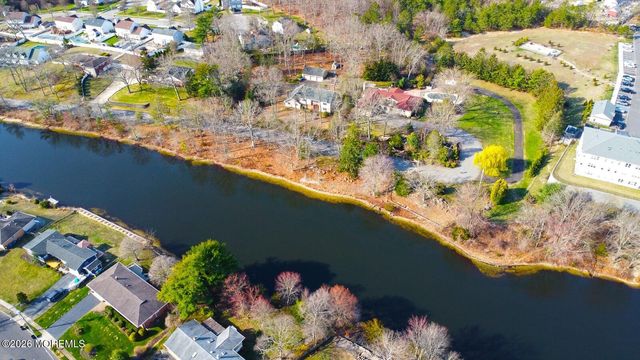 884 Breezy Oaks Drive, Toms River, NJ 08753