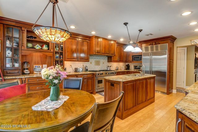 884 Breezy Oaks Drive, Toms River, NJ 08753